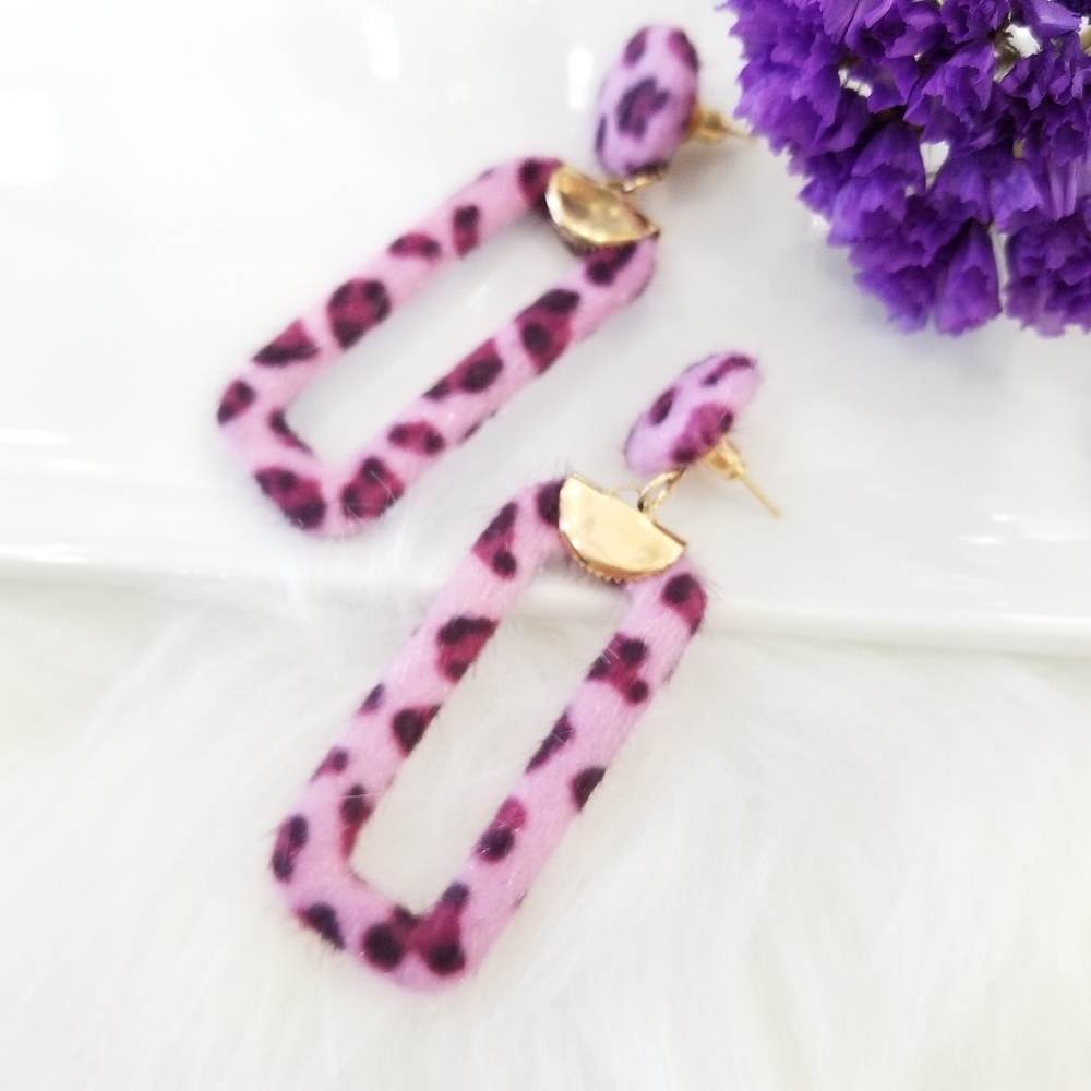 Faux fur Purple leapord print earrings - Picture 1 of 3